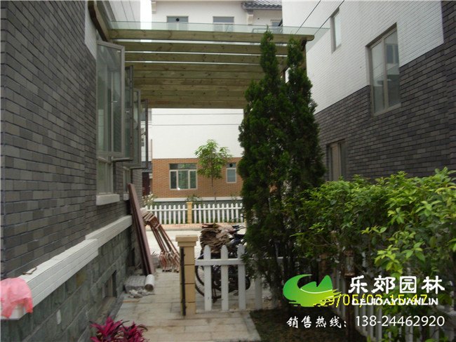 別墅花架現場(chǎng)施工圖片