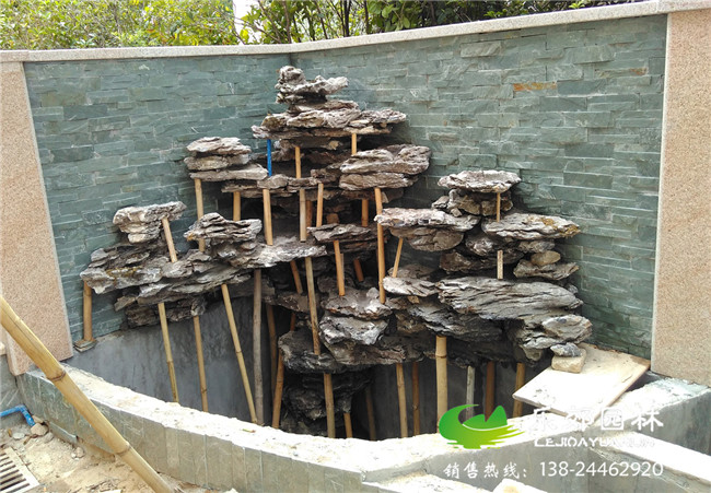 別墅魚(yú)池假山建造施工的圖片