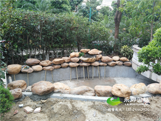 別墅家庭魚(yú)池假山設計圖片